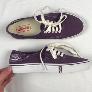 Levi’s low top lace women’s 9 Men’s size 7